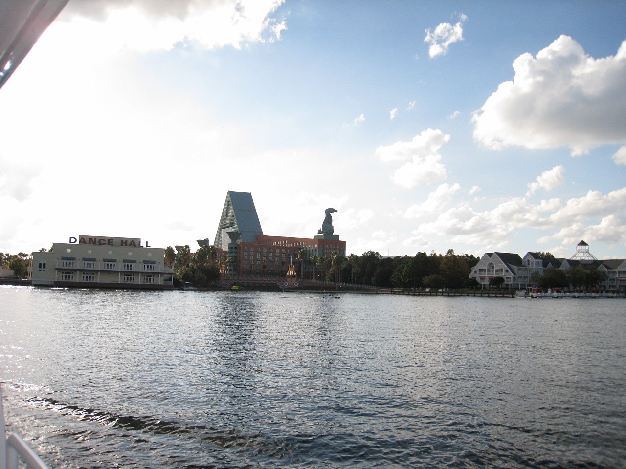 Vacation 2007-12 - Beaches Disney Hotels 0574.jpg - On the 2007-08 Florida vacation we visited beaches from Fort Myers to Sanibel Island sampling local food along the way. Green water and white sugar beaches! Arriving at Disney World we visited several of the theme resorts.